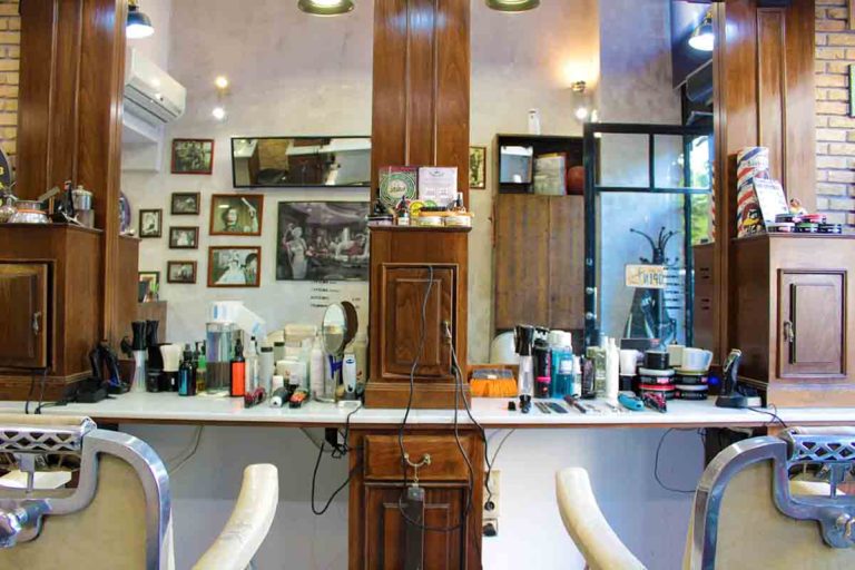 Kerk’s Barber Shop: Μεράκι, εμπειρία και τα πιο απολαυστικά κουρέματα σ’έναν απόλυτα αντρικό χώρο