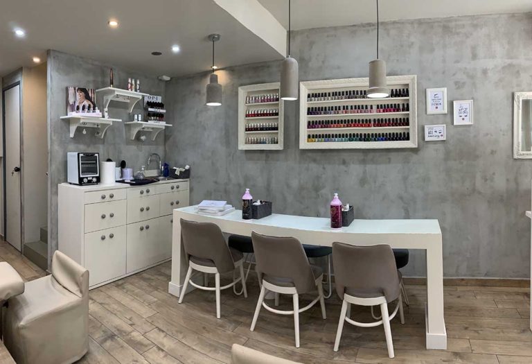 Pinelo Nail Bar: Το ultra chic μαγαζί της Γλυφάδας προσφέρει πινελιές… δημιουργικότητας στα άκρα σου (κι όχι μόνο!)