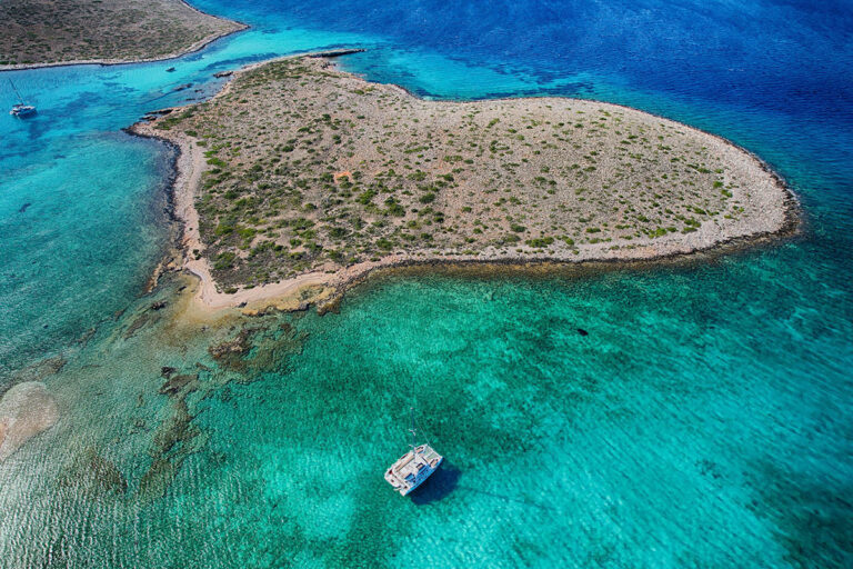 Captain Yiannis: Η θάλασσα στην παλάμη σου, μέσα από τις πιο όμορφες θαλασσινές εξορμήσεις