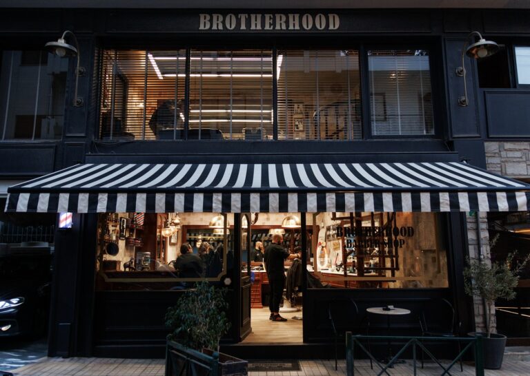 Brotherhood Barber Shop: Όταν το ανδρικό κούρεμα γίνεται τελετουργία 